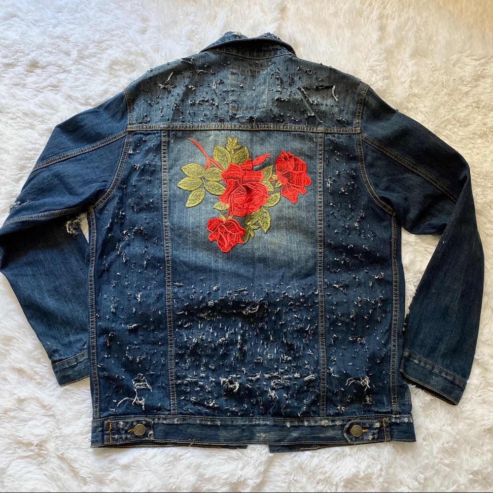 HOST PICK 💕 Embroidered distressed denim jacket